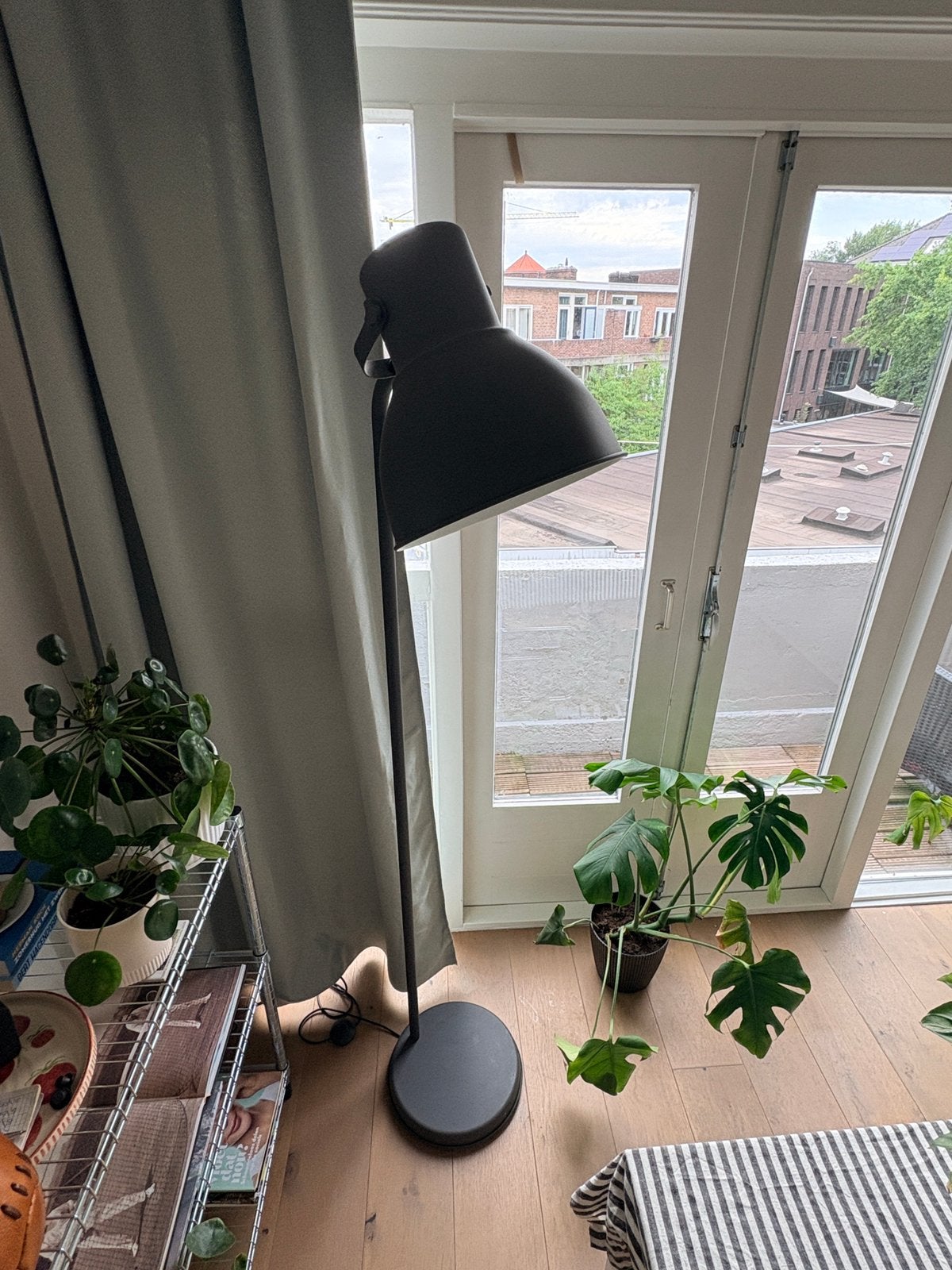 Hectar lamp IKEA staand donkergrijs, Huis en Inrichting, Lampen | Vloerlampen, Ophalen, Kunststof, Zo goed als nieuw, 150 tot 200 cm
