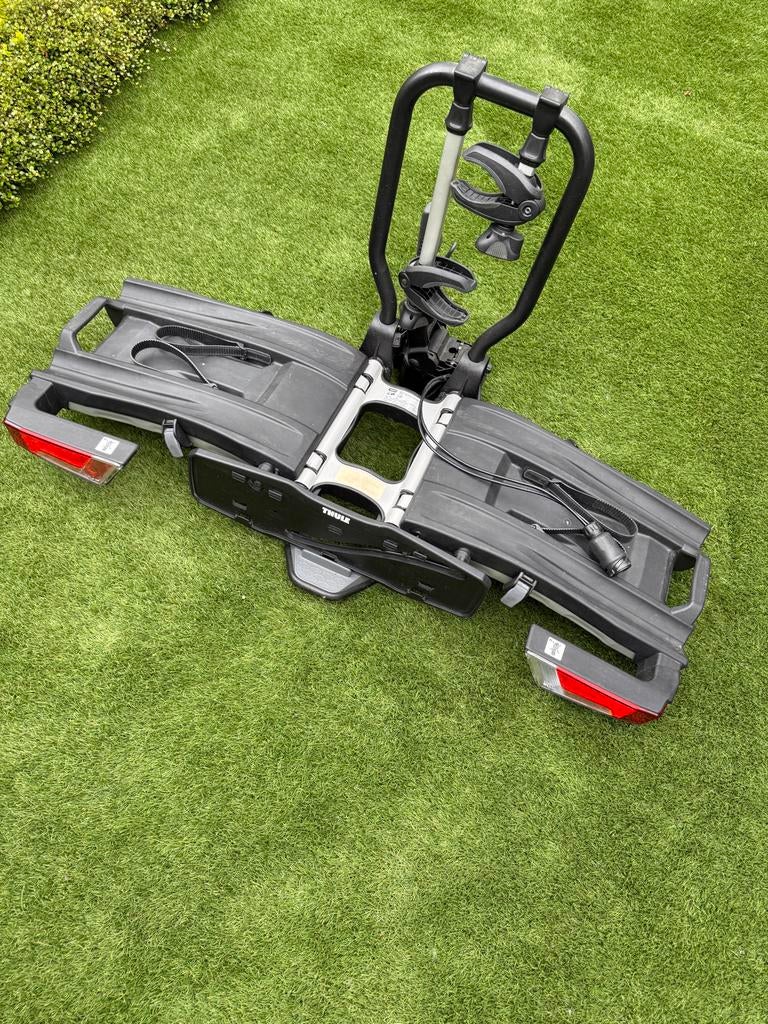 Thule EasyFold XT 933 kantelbare fietsendrager, Ophalen, Zo goed als nieuw, 2 fietsen, Trekhaakdrager