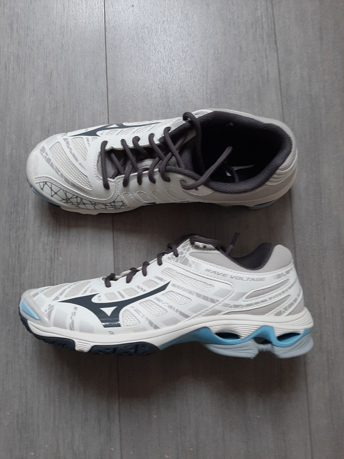 Mizuno Wave Voltage sportschoenen, Sport en Fitness, Volleybal, Ophalen of Verzenden, Zo goed als nieuw, Schoenen