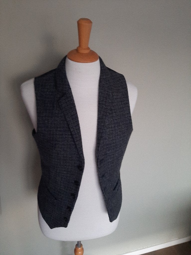 Nieuw gilet maat 46 van Harris Tweed ., Ophalen of Verzenden, Nieuw, Maat 46 (S) of kleiner, Grijs