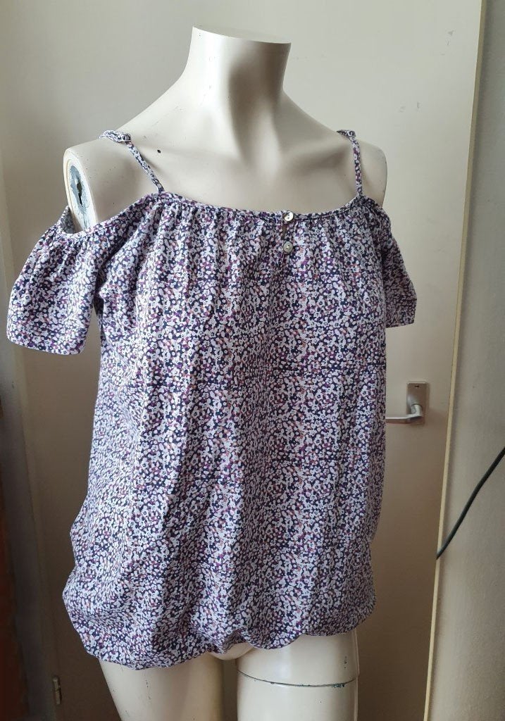 Gebloemde top EDC maat L off-shoulder, Ophalen of Verzenden, Zo goed als nieuw, Maat 42/44 (L), Korte mouw