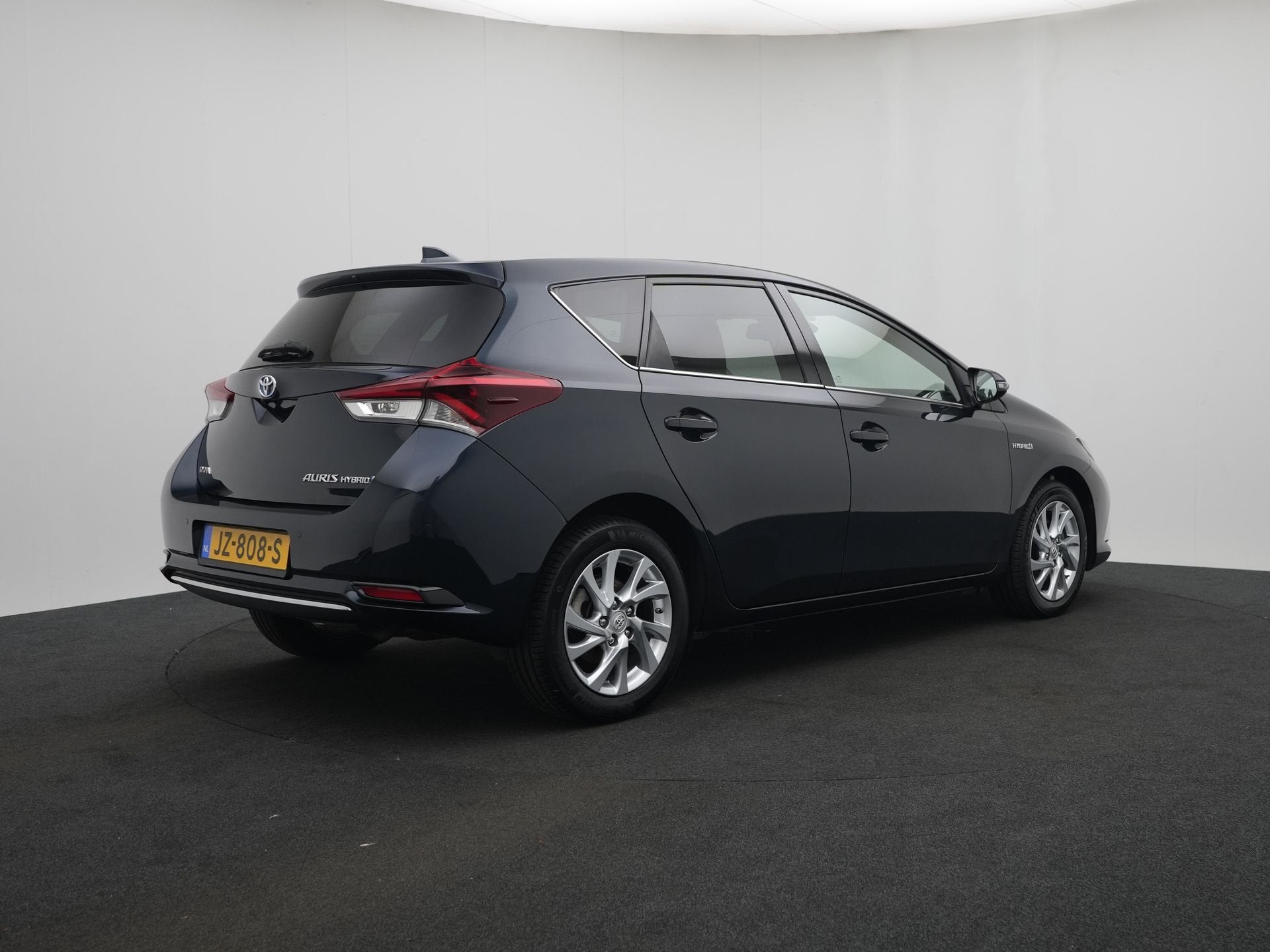 Toyota Auris 1.8 Hybrid Executive | Parkeersensoren V+A | Na, Auto's, 12 maanden, Gebruikt, 4 cilinders, Leder en Stof