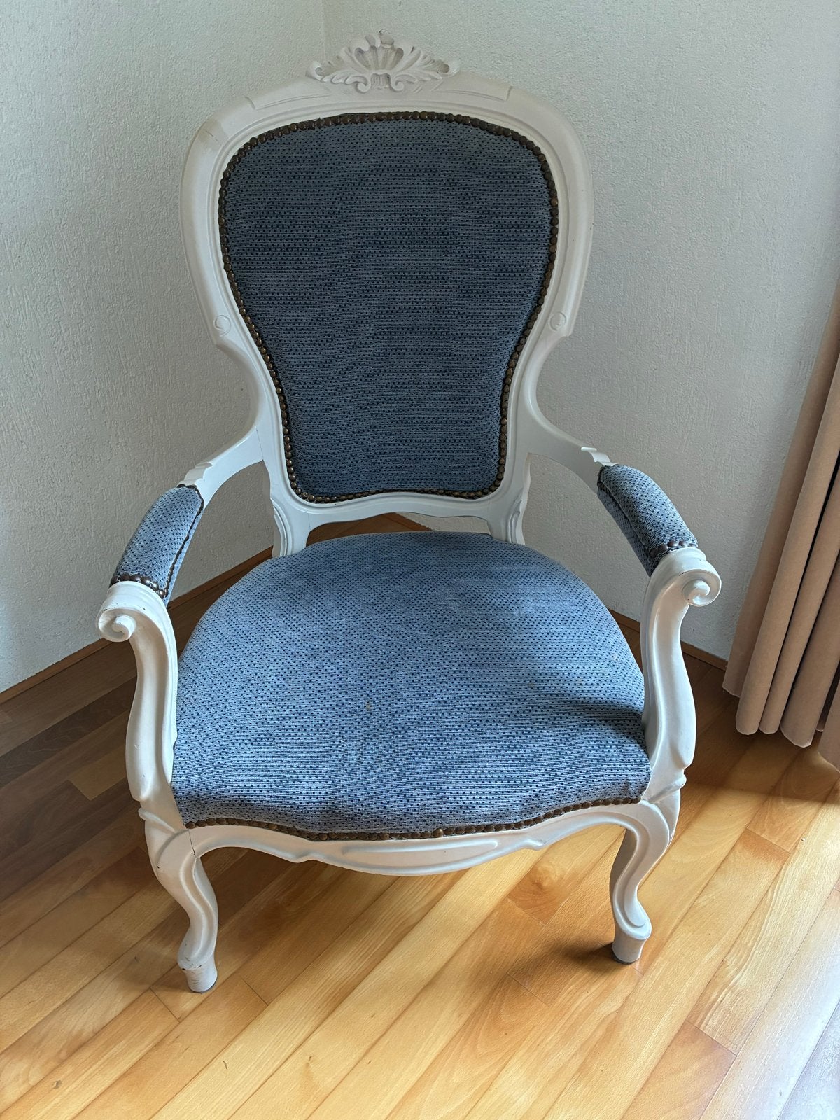 Elegante Barok Fauteuil - Wit met Blauwe Bekleding, Ophalen