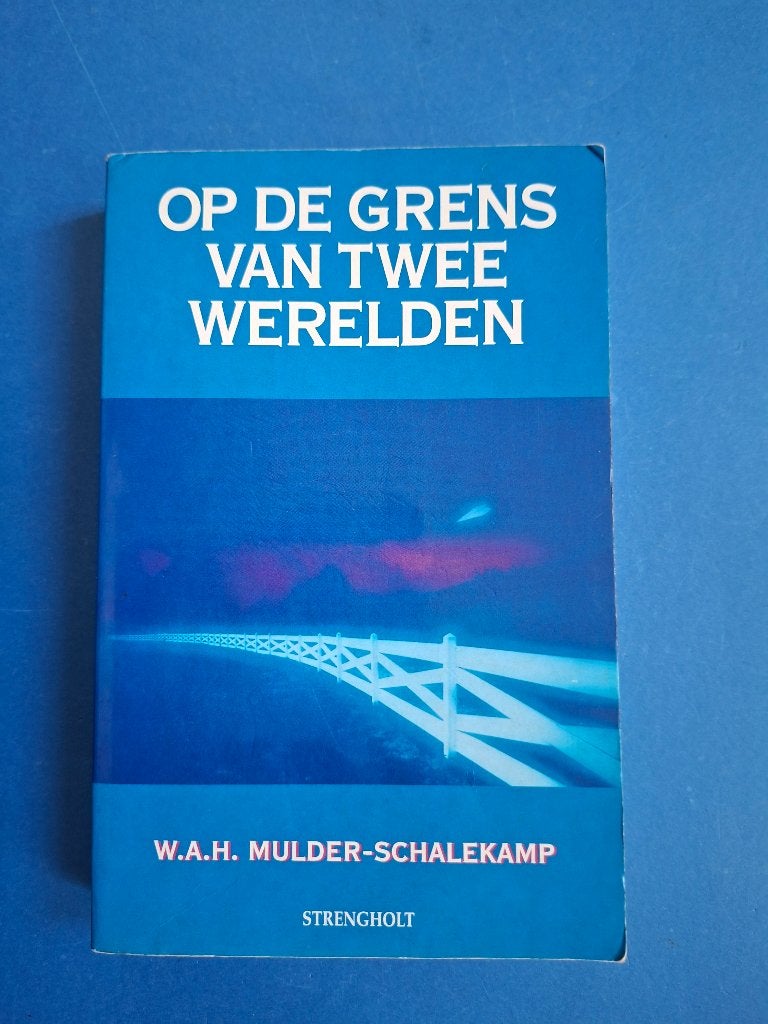 op de grens van twee werelden *  W.A.H. Mulder-Schalekamp, Verzenden, Zo goed als nieuw, Overige onderwerpen, Achtergrond en Informatie