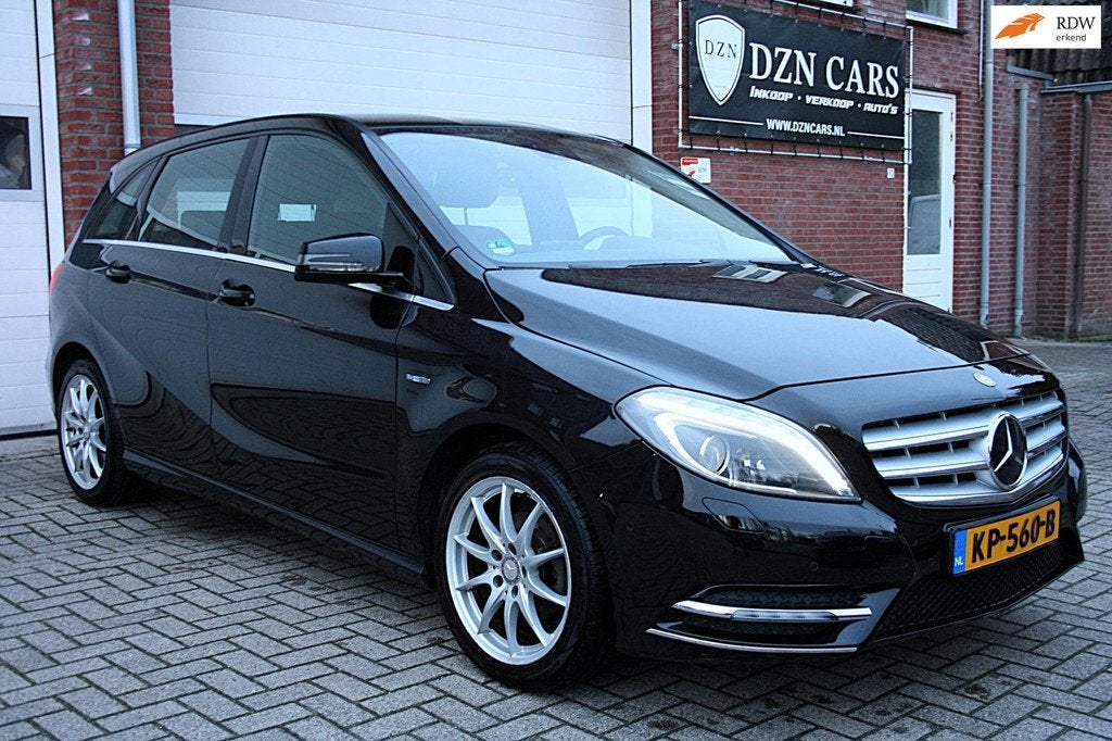 Mercedes-Benz B-klasse 180 Ambition|Xenon|Leder|Navi|Stoelve, Auto's, Voorwielaandrijving, Gebruikt, 1295 kg, 4 cilinders