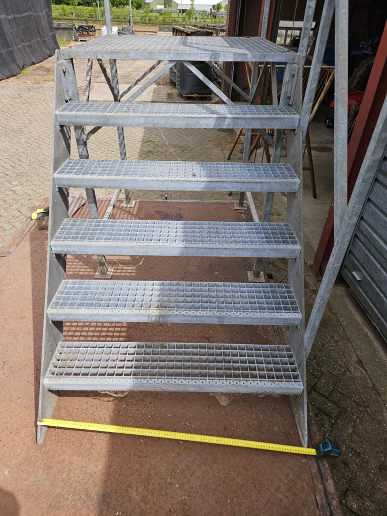 Bordestrap met platform - Stevige constructie, Doe-het-zelf en Verbouw, Ladders en Trappen, Gebruikt, Trap, Minder dan 2 meter