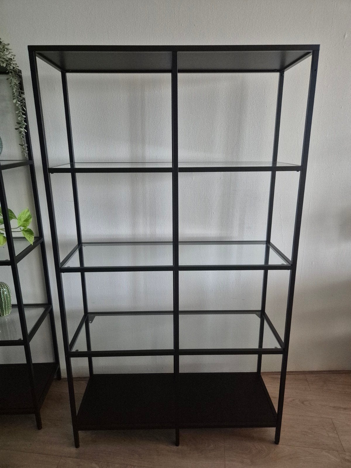 Ikea Stellingkast zwartbruin/glas 100x175 cm-, Ophalen, Zo goed als nieuw