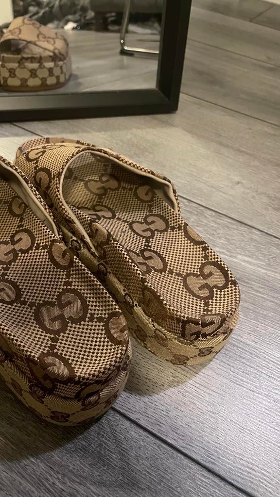 Stijlvolle Gucci-look Slippers met Platformzool, Ophalen of Verzenden, Zo goed als nieuw, Bruin, Slippers