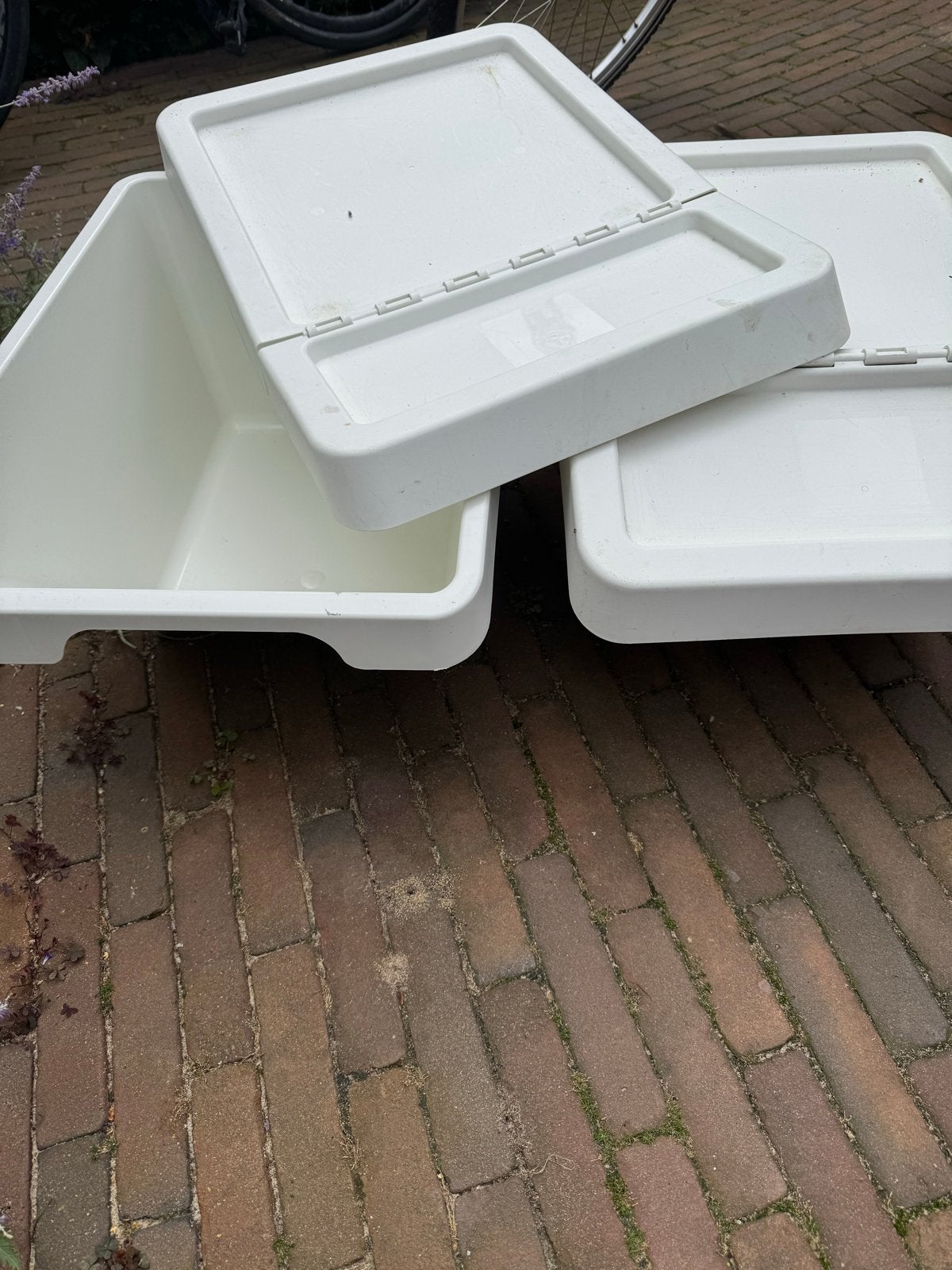 Witte opbergbakken met deksel - 2 stuks, Ophalen, Gebruikt, 5 – 50, Minder dan 50 cm