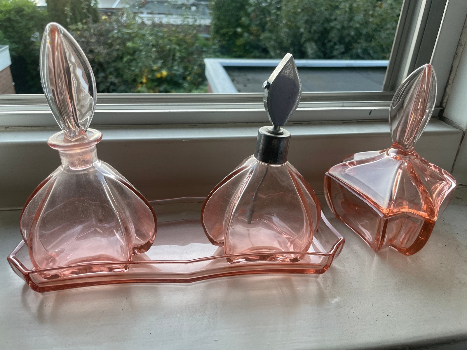 Vintage Roze Glazen Parfumflesjes Set met Dienblad, Ophalen of Verzenden