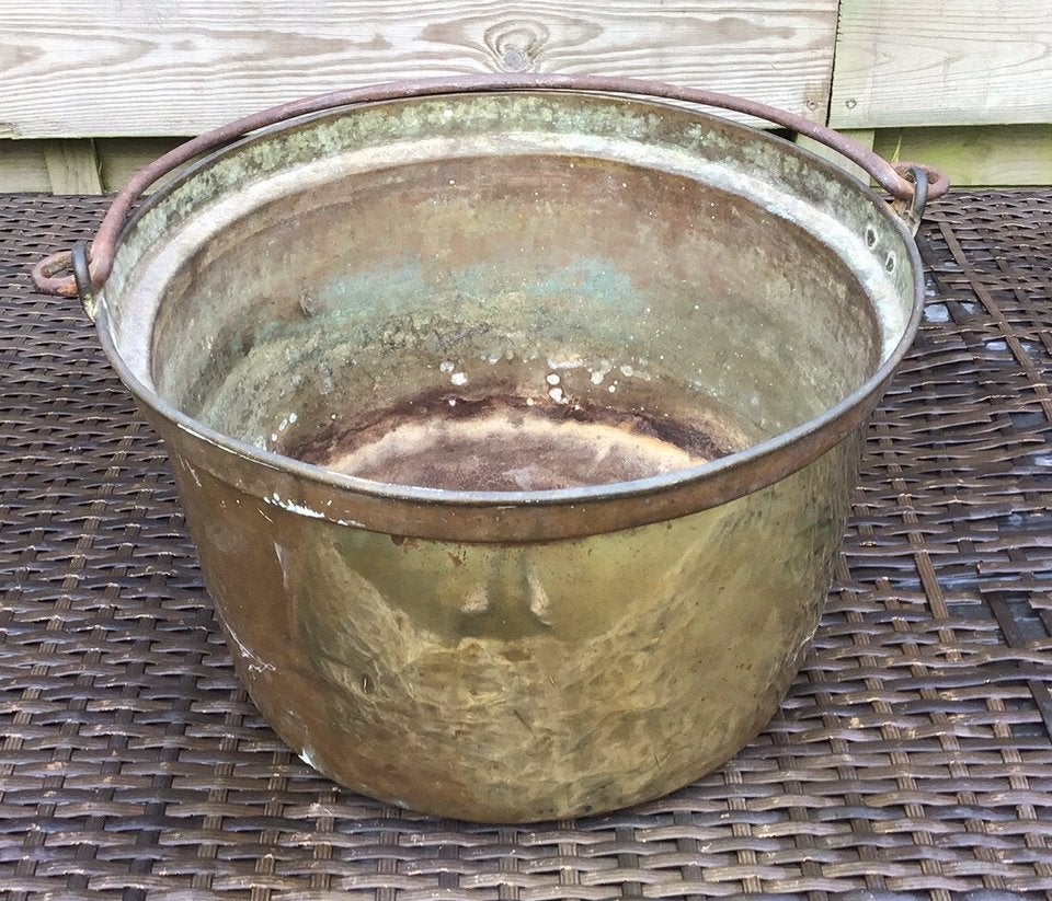 Een oude koperen bloem pot., Antiek en Kunst, Ophalen