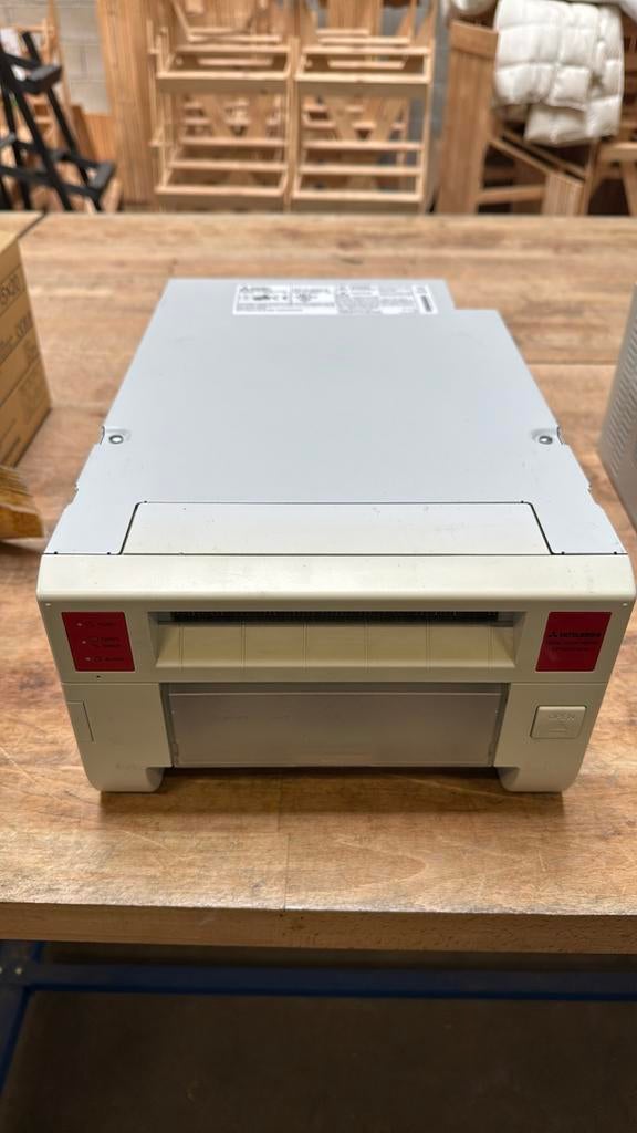 2x Mitsubishi D80 Fotoprinters - Compact en Snel, Computers en Software, Printers, Gebruikt, Fotoprinter, Thermo-printer, Kleur printen