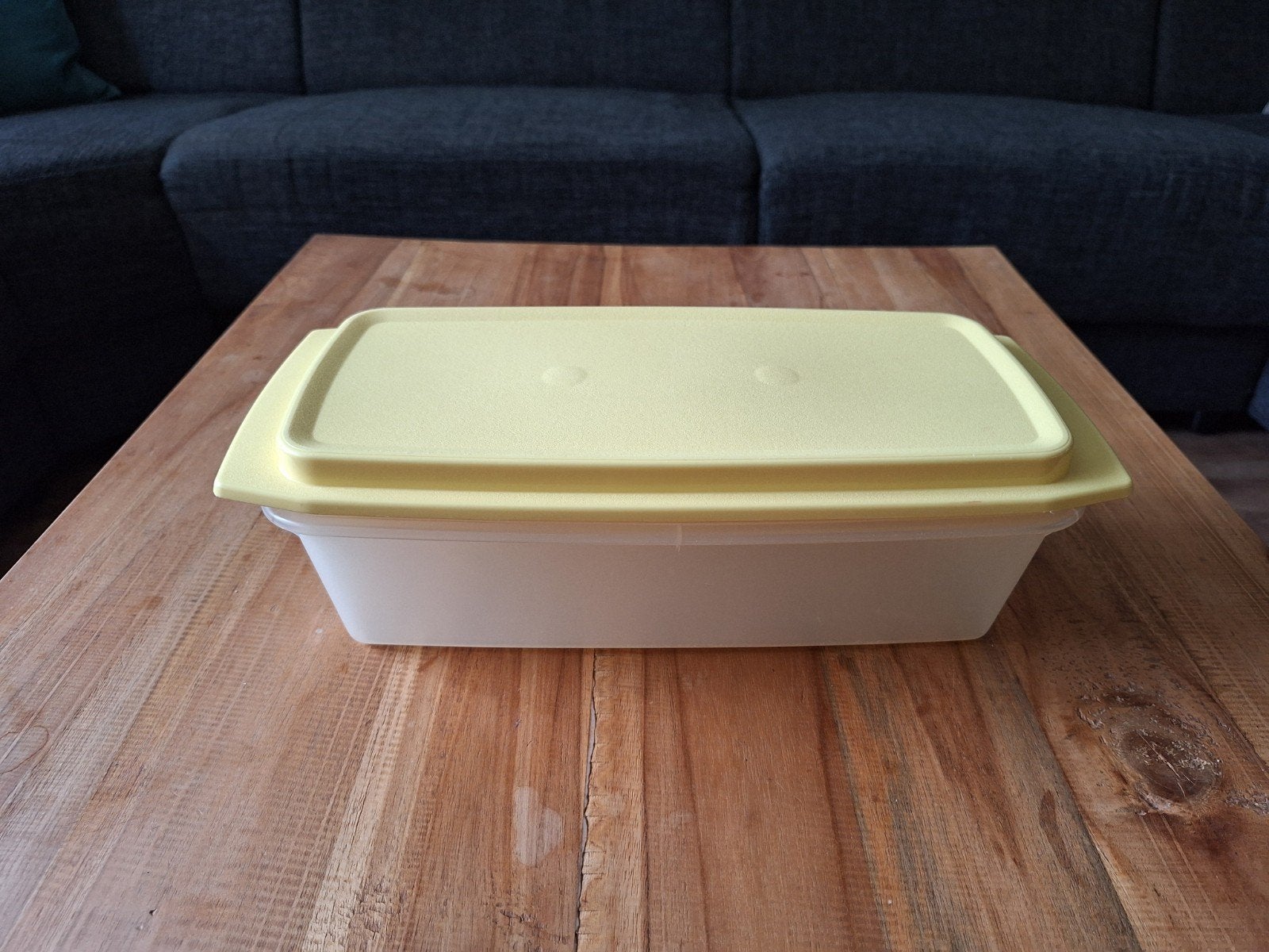 Tupperware bewaardoos cakedoos met geel deksel, Gebruikt, Bewaardoos, Ophalen of Verzenden, Geel