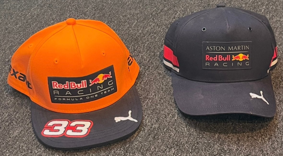 2 Red bull racing petten, Verzamelen, Ophalen, Zo goed als nieuw, Formule 1