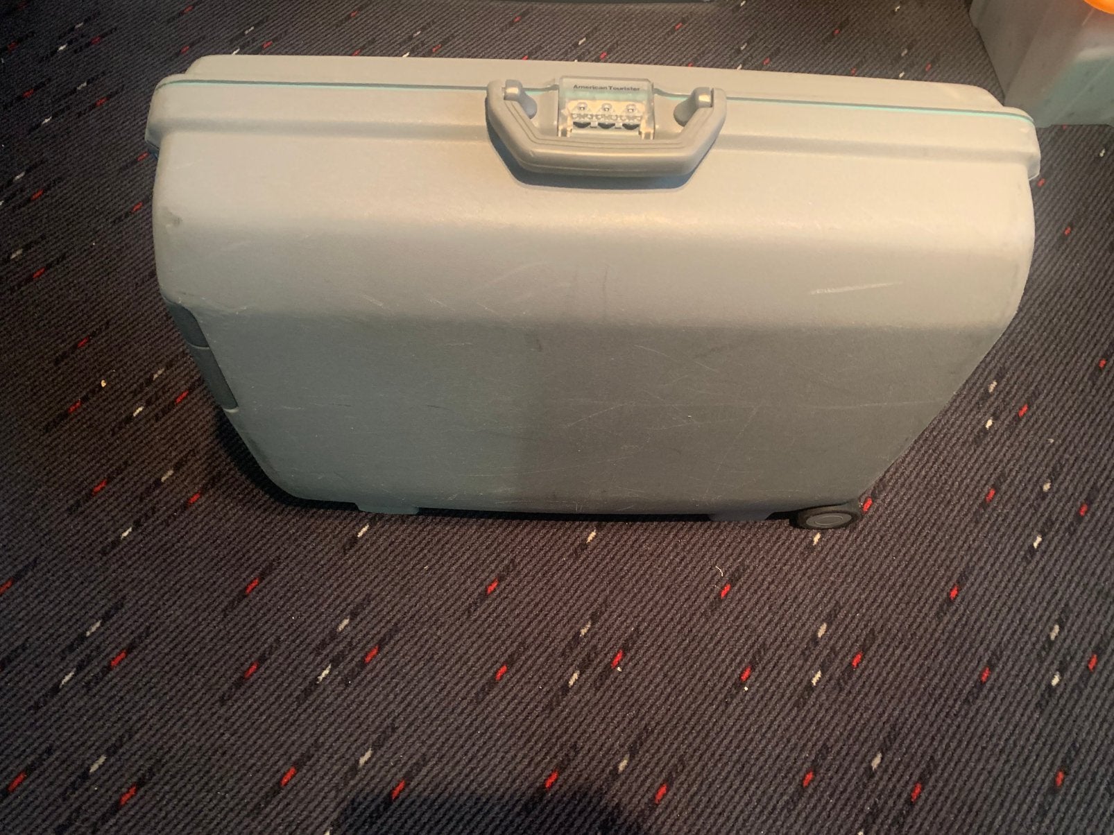2 Samsonate koffers met wieltjes en cijfersslot., Hard kunststof, Zo goed als nieuw, 70 cm of meer, Wieltjes