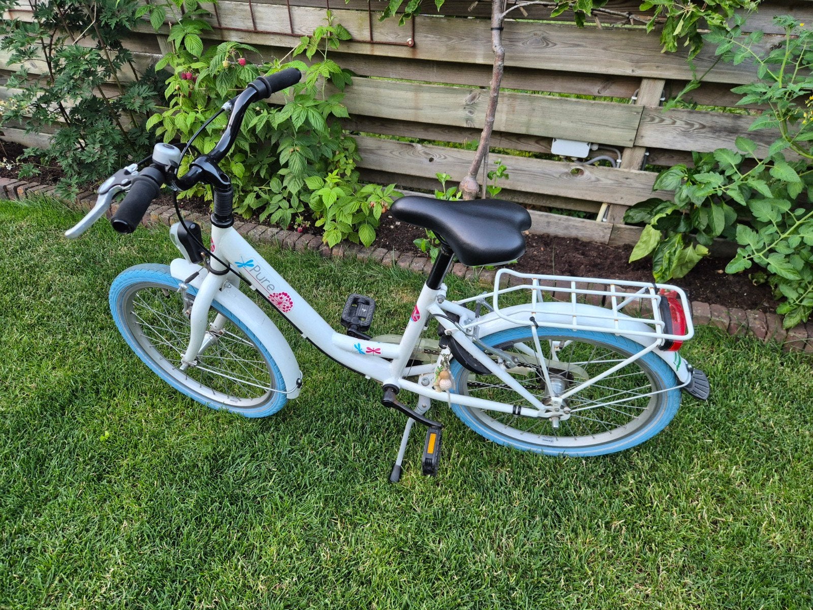Meisjesfiets 20 inch - Wit met blauwe banden, Fietsen en Brommers, Ophalen, Terugtraprem, Gebruikt, Handrem