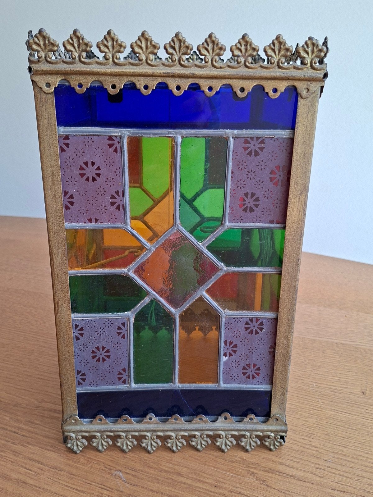 Victoriaanse hal lantaarn met glas-in-lood, Ophalen