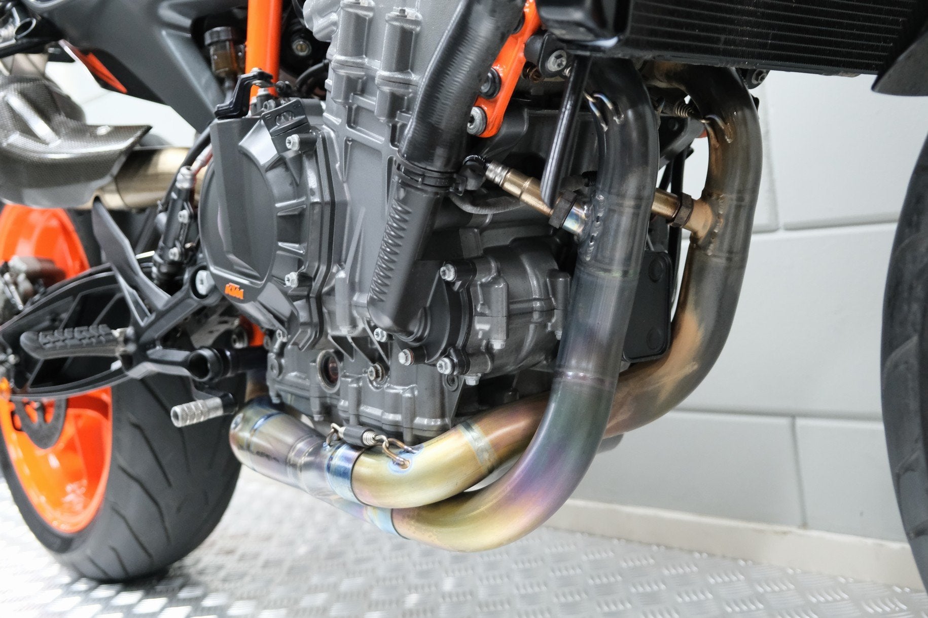 KTM 890 DUKE R ABS (bj 2020), E 3
A-5230  MATTIGHOFEN, AT, Bedrijf, Meer dan 35 kW, KTM Sportmotorcycle Ned B.V.