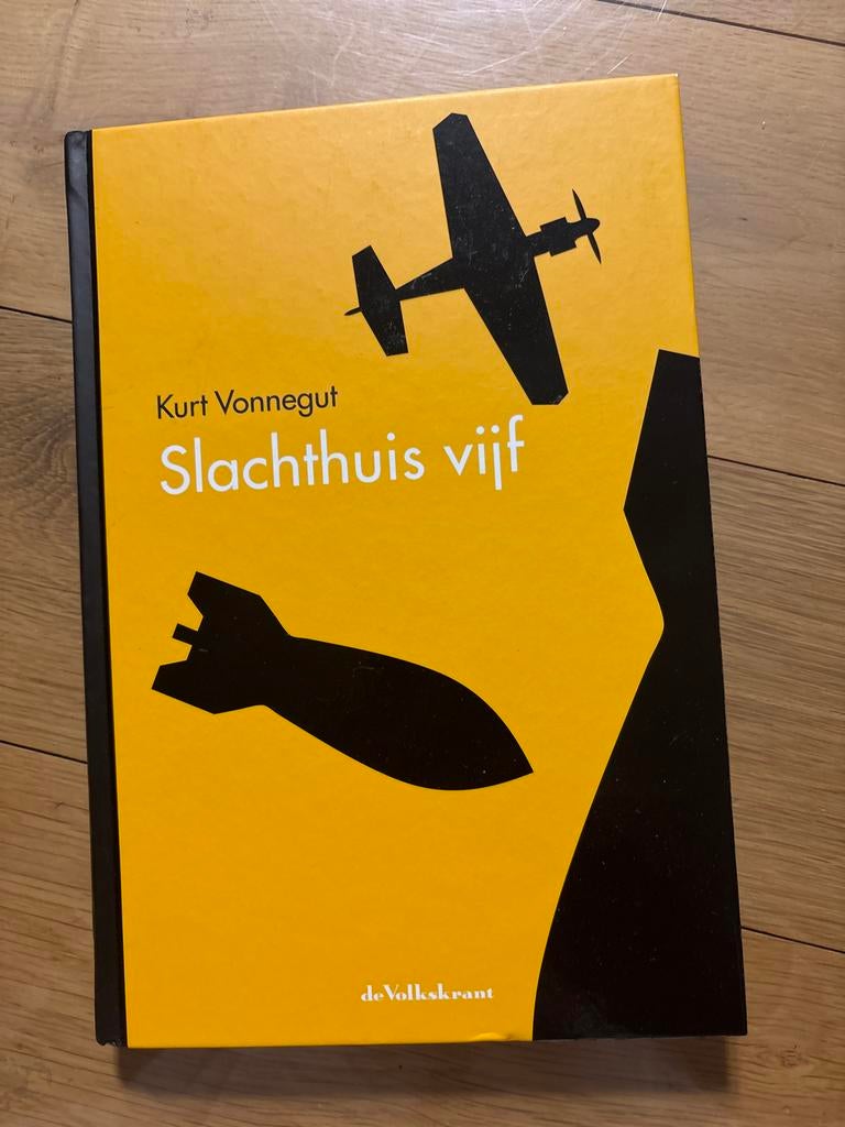 Slachthuis vijf - Kurt Vonnegut (De Volkskrant Bibliotheek), Ophalen of Verzenden, Zo goed als nieuw, Amerika