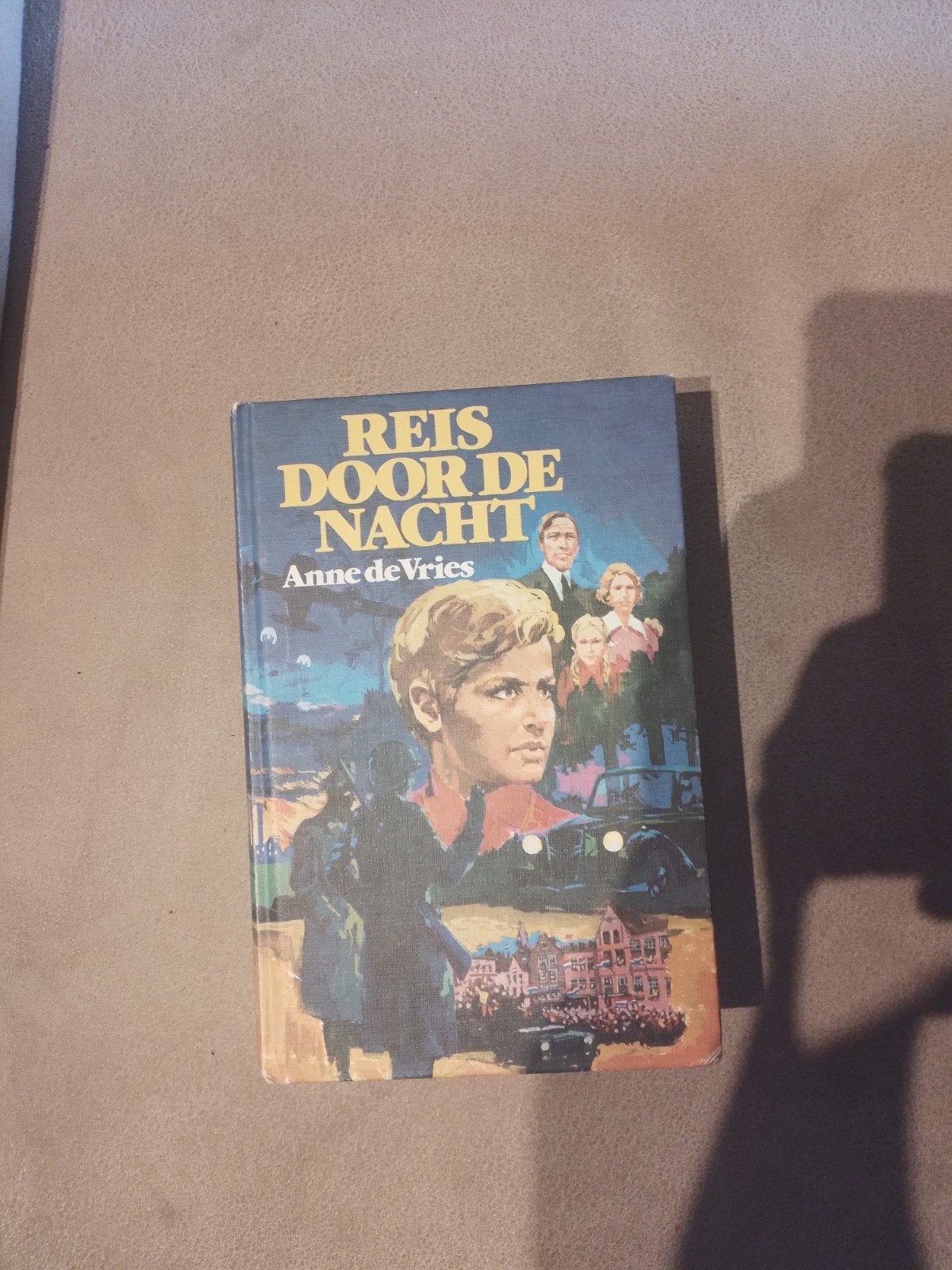 Reis door de nacht door Anne de Vries, Boeken, Ophalen of Verzenden, Tweede Wereldoorlog, Zo goed als nieuw, Anne de Vries