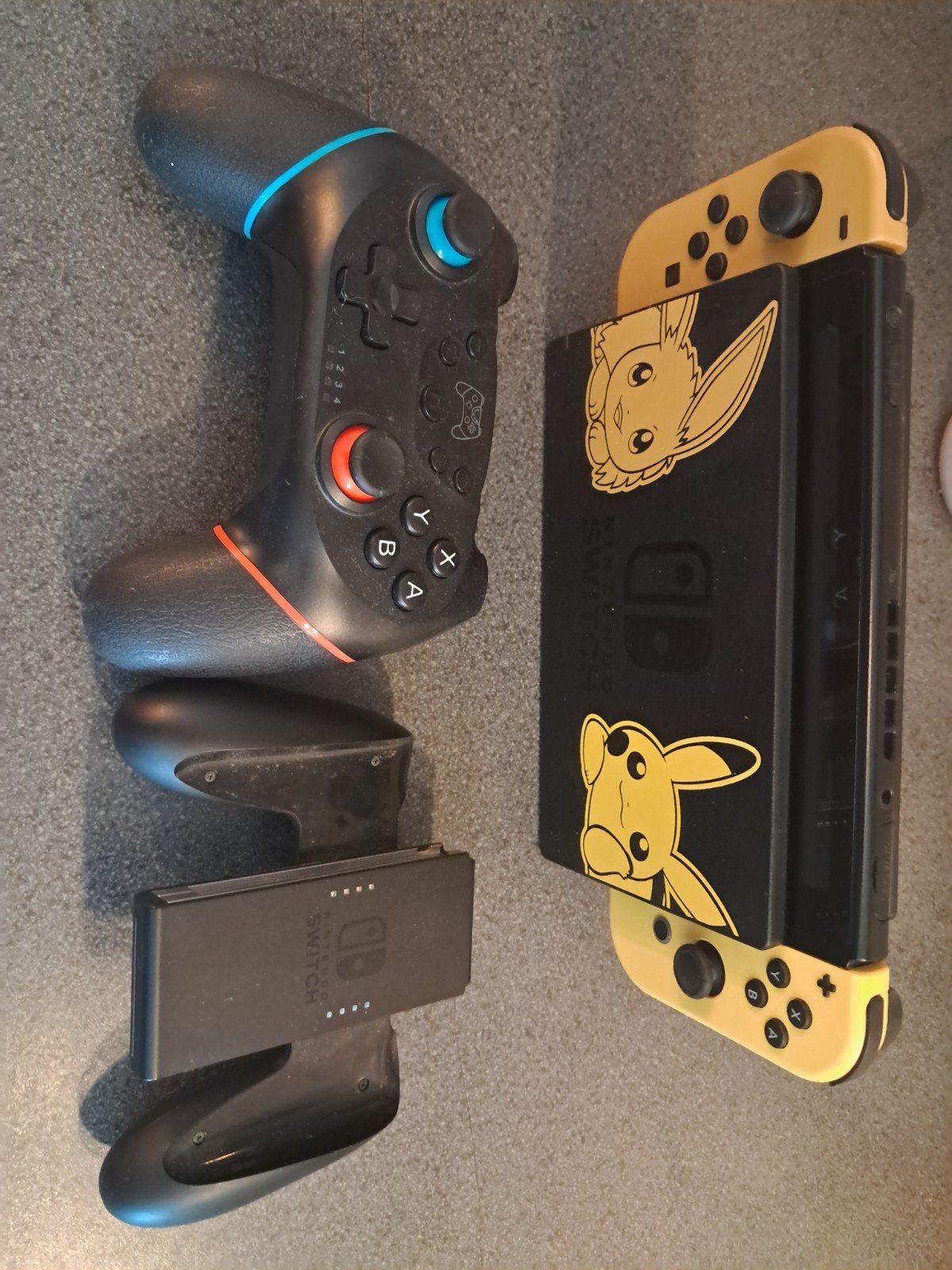 Nintendo Switch Let's Go Pikachu Edition + Poké Ball P, Met games, Met 2 controllers, Ophalen of Verzenden, Zo goed als nieuw