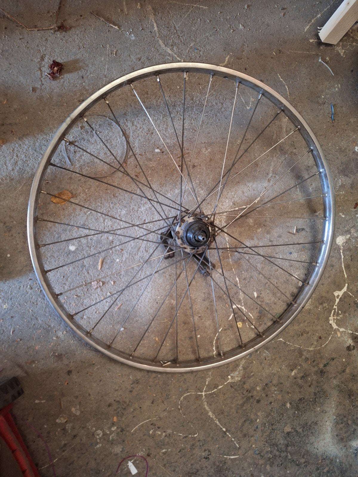 28" RVS achterwiel met kapotte naaf, Gebruikt, Shimano, Ophalen, Wiel