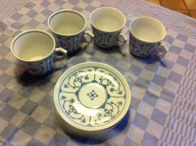 Blau saks, kopjes met schotel , 4 stuks, Ophalen of Verzenden, Aardewerk, Overige stijlen, Bord(en)