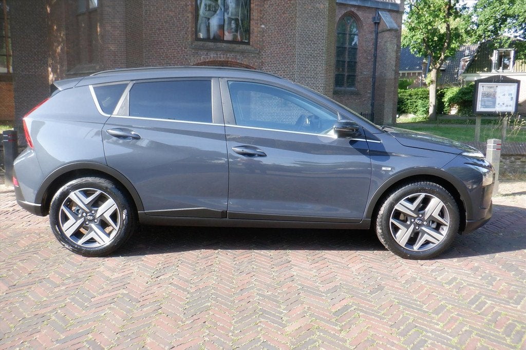 Hyundai Bayon 1.0 T-GDI 48V 100PK 7DCT-CAMERA- Comfort Smart, Auto's, Hyundai, 12 maanden, Gebruikt, 1110 kg, Bedrijf