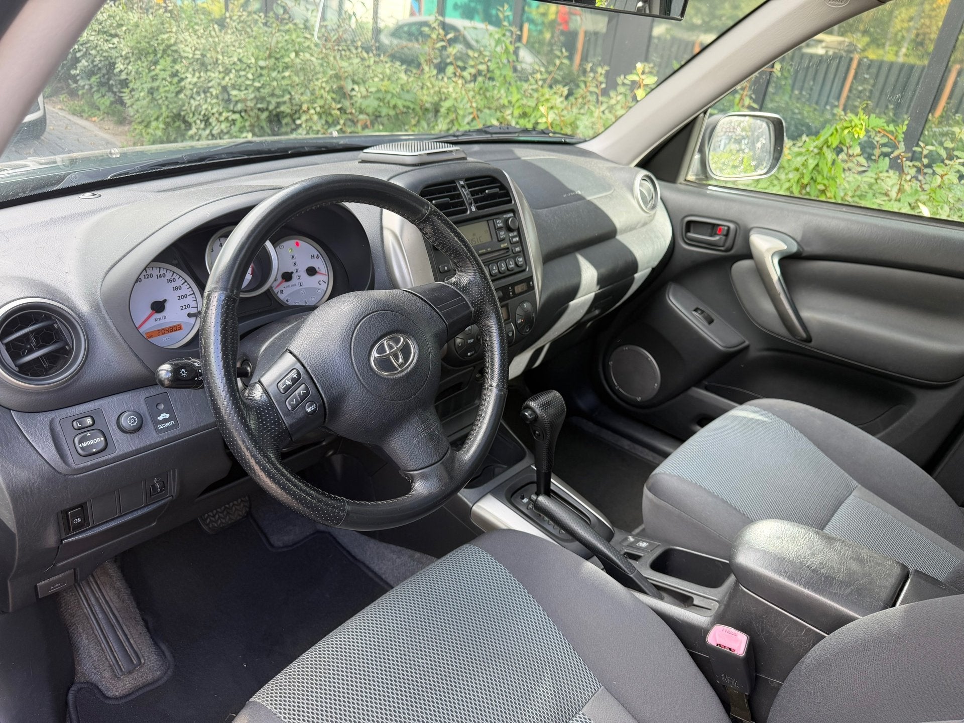 Toyota RAV4 2.0-16V VVT-i Sol Automaat 100% GOOD !, Auto's, Automaat, 1998 cc, Stof, Zwart