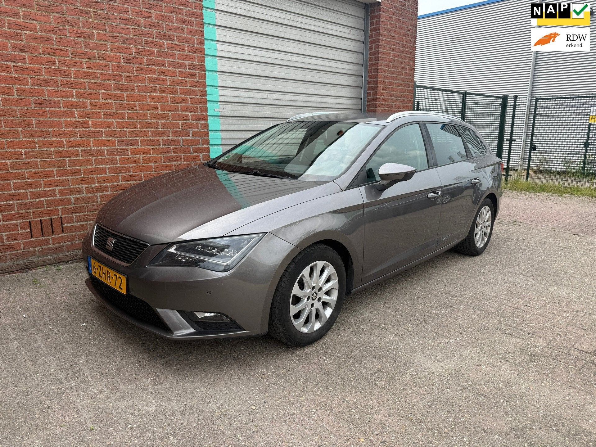 Seat Leon ST 1.6 TDI Ecomotive Lease Sport Bj:2015 NAP!, Auto's, Voorwielaandrijving, Euro 5, Gebruikt, 4 cilinders