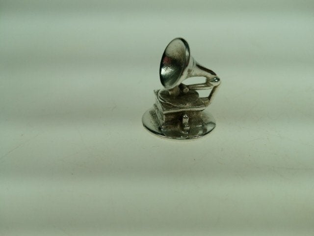 Zilver miniatuurtje oude grammofoon met hoorn uit ca. 1955, Verzenden, Zilver