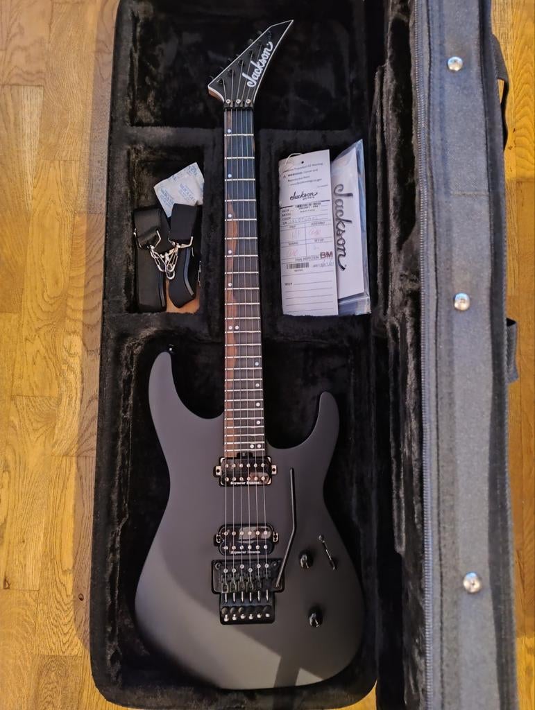 Jackson USA American Virtuoso Floyd Rose Satin Black, Muziek en Instrumenten, Ophalen, Zo goed als nieuw, Solid body, Overige merken