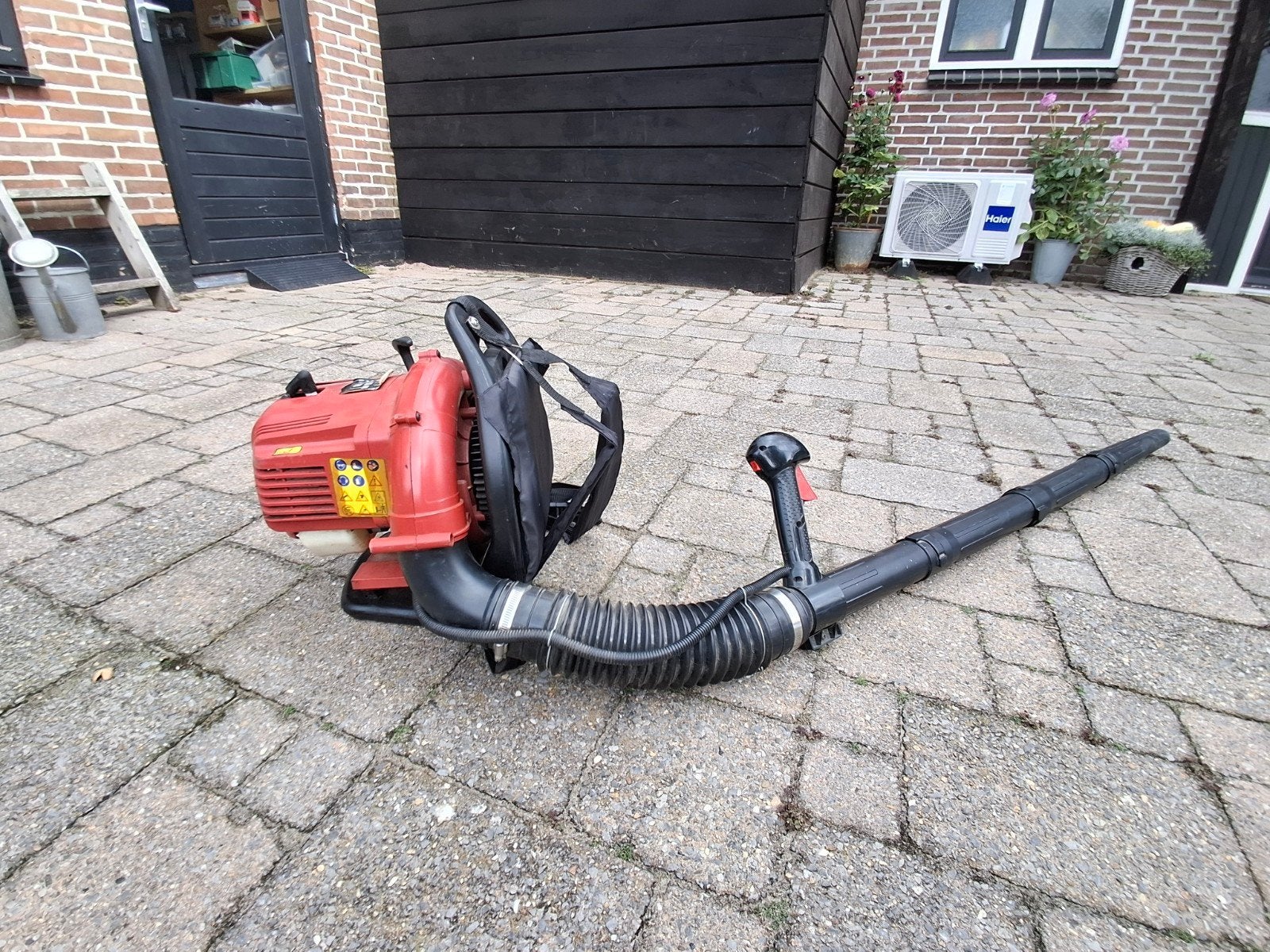 Mooie rugbladblazer te koop \ Eb8030, Tuin en Terras, Bladblazers, Ophalen, Gebruikt, Benzine, Ruggedragen