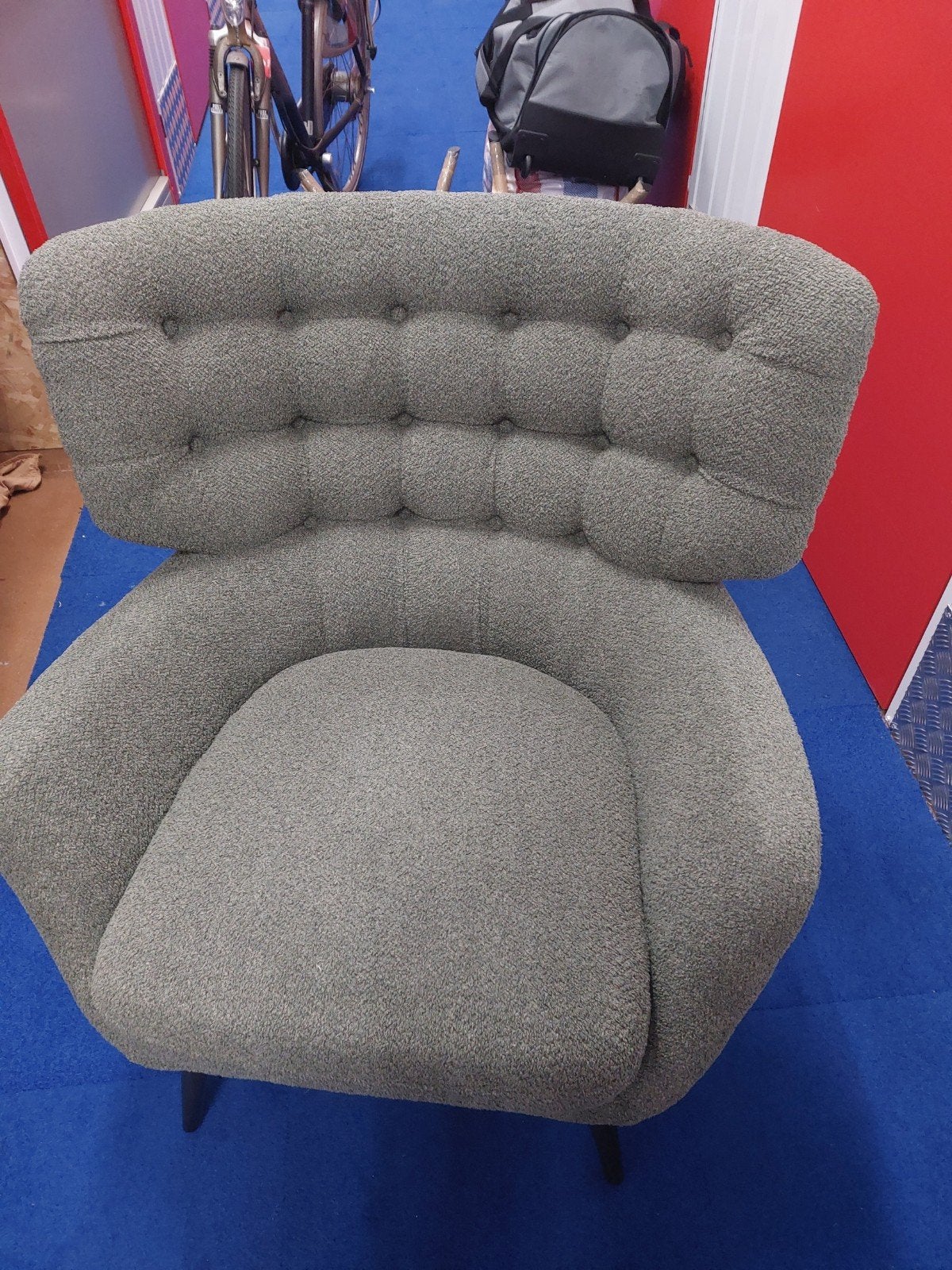 leuke fauteuil stoel met groene stof, Ophalen, 75 tot 100 cm, Zo goed als nieuw, Comfortabel