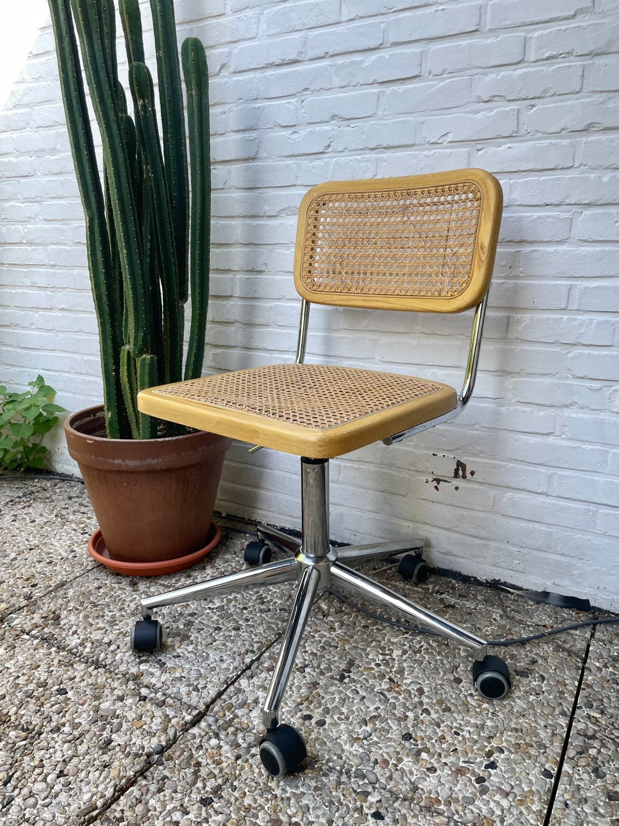 Rotan chroom Draaistoel, Huis en Inrichting, Stoelen, Ophalen, Zo goed als nieuw, Bruin, Eén