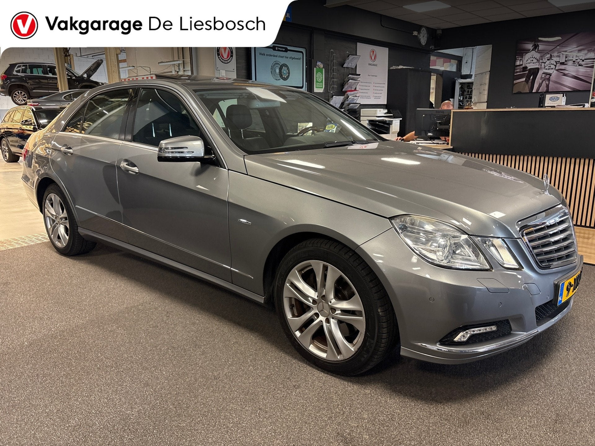 Mercedes-Benz E-klasse 350 CGI Avantgarde,navi,leer,dak,afn, Auto's, Mercedes-Benz, Automaat, Euro 5, Achterwielaandrijving, Gebruikt
