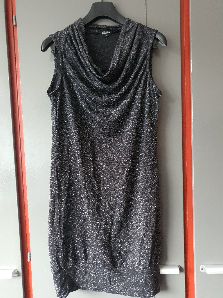 Zwarte glitterjurk met drape-hals – maat L, Kleding | Dames, Ophalen of Verzenden, Zo goed als nieuw, Zwart, Boven de knie