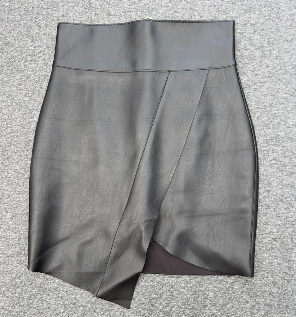 Zwarte leren skort maat S –met shorts binnenkant, Ophalen of Verzenden, Zo goed als nieuw, Zwart, Boven de knie
