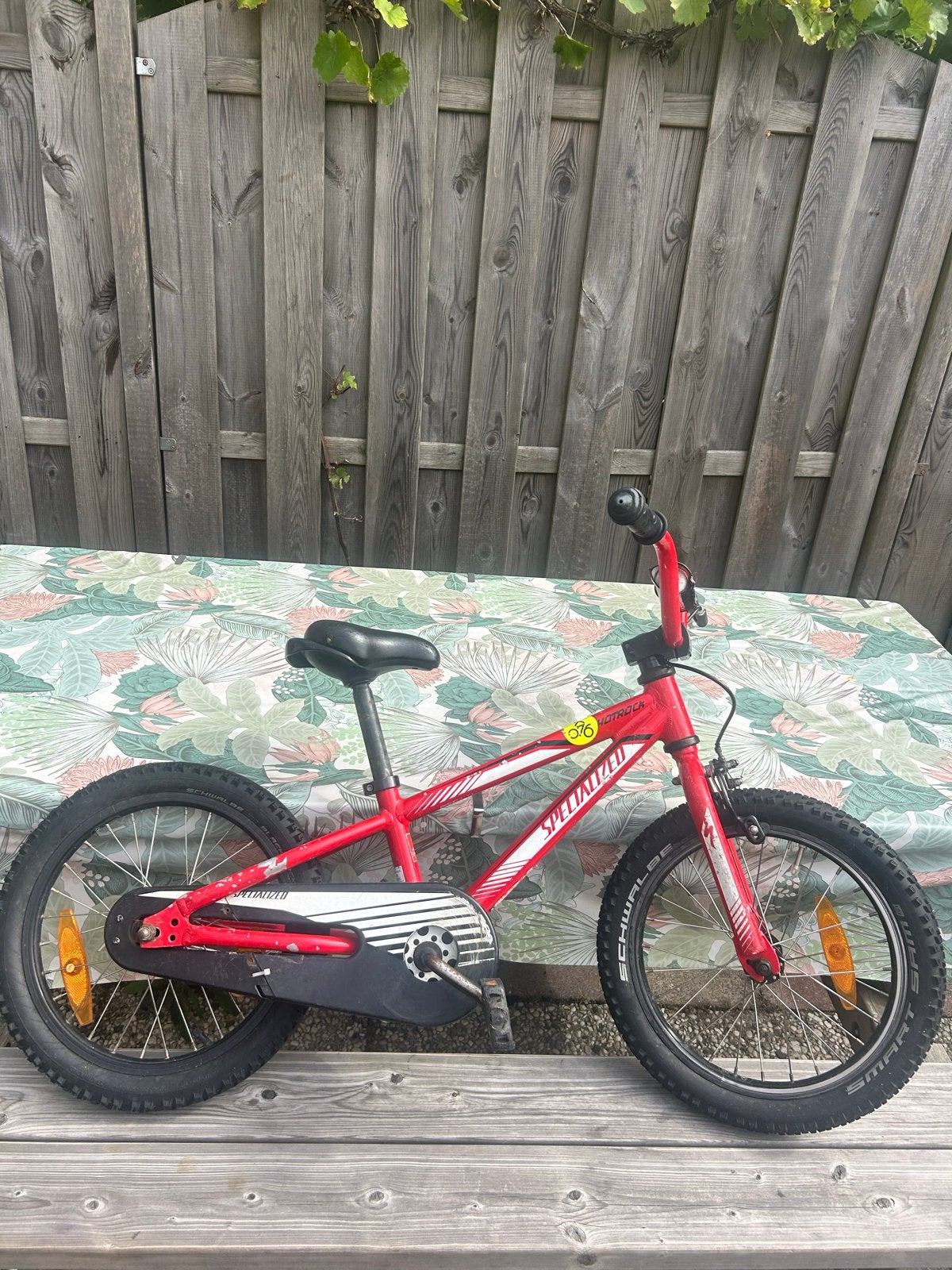 Specialized Hotrock 16 inch kinderfiets - Rood, Ophalen, Gebruikt, Velgrem, 16 tot 20 inch