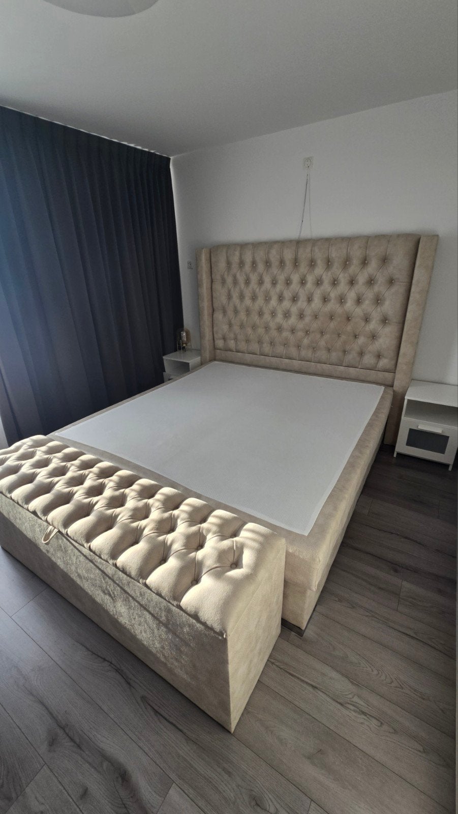 Luxe Boxspring met Hoofdbord en Voetenbank, Ophalen, Beige, Tweepersoons, Zo goed als nieuw