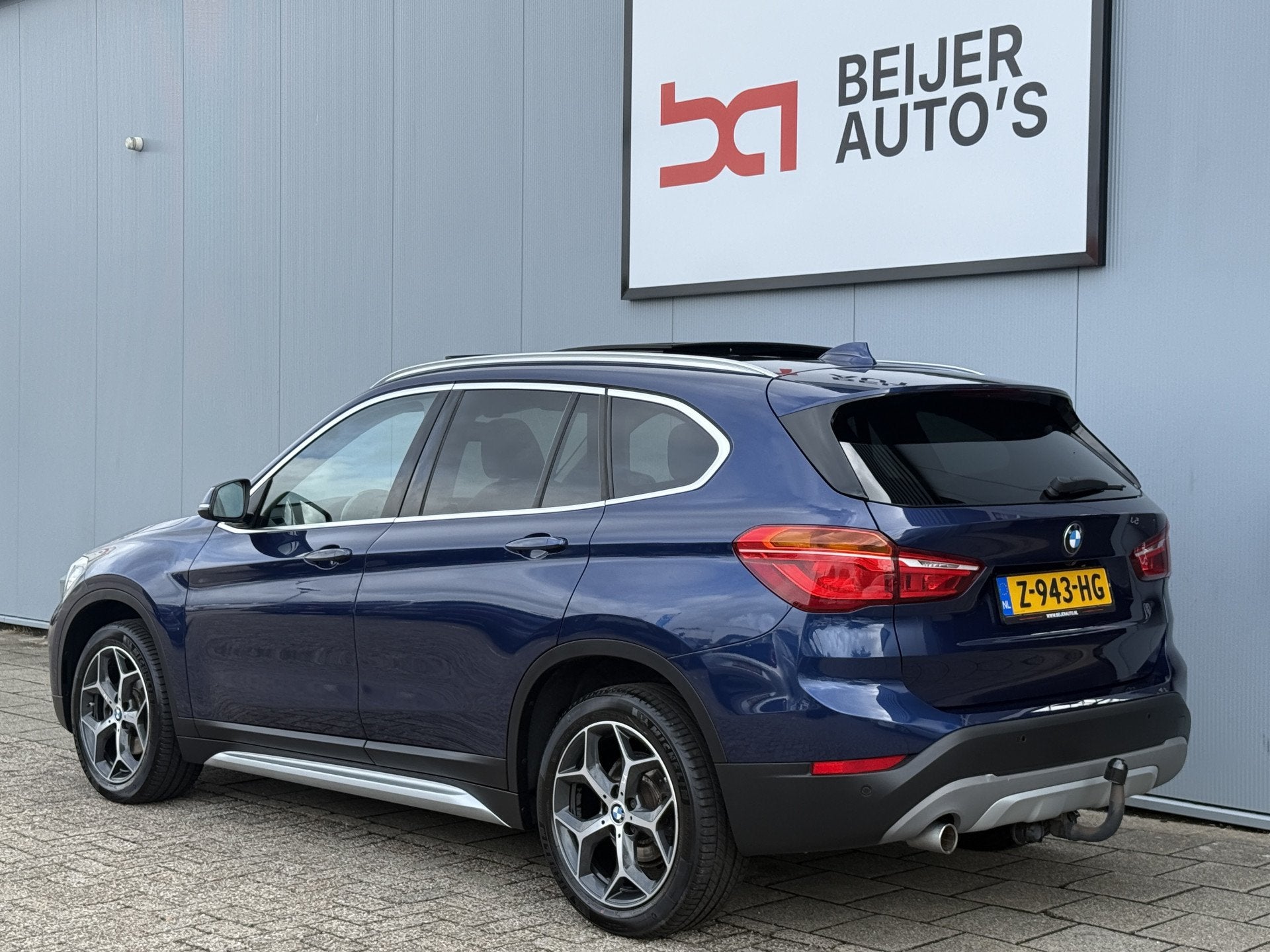 BMW X1 sDrive18i High Executive Automaat Schuifdak/Trekhaak., 136 pk, Gebruikt, Euro 6, Blauw