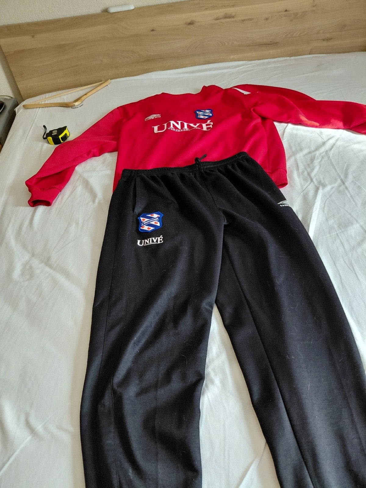 Umbro SC Heerenveen Trainingspak - Rood/Zwart, Kleding | Heren, Maat 56/58 (XL), Ophalen of Verzenden, Zo goed als nieuw, Voetbal