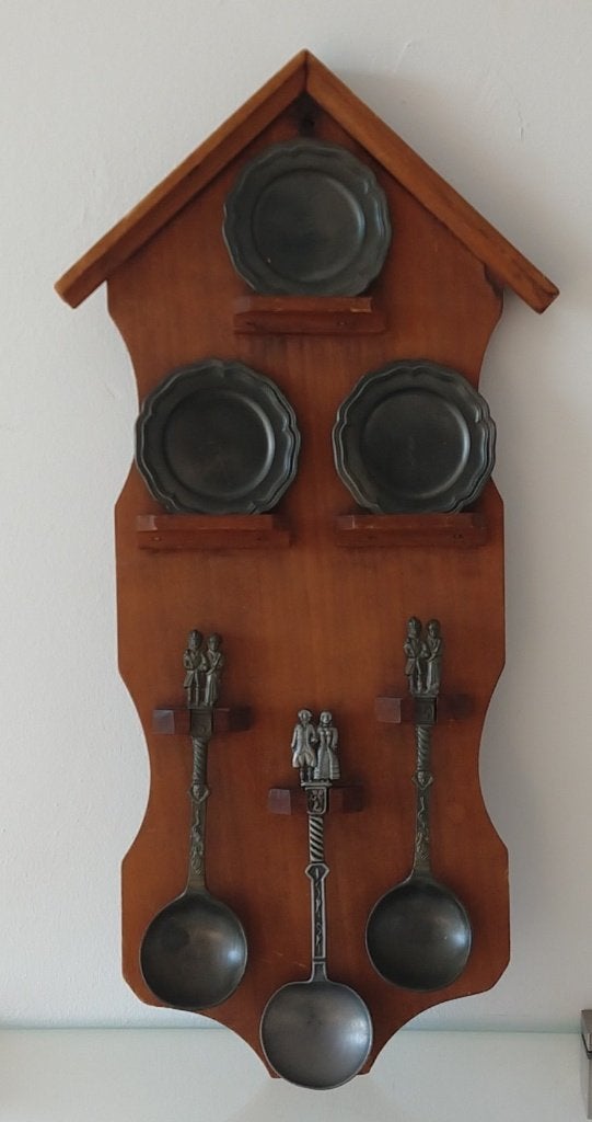 lepelrek hout met relief tinnen lepels en bordjes, volgnr 13, Ophalen of Verzenden