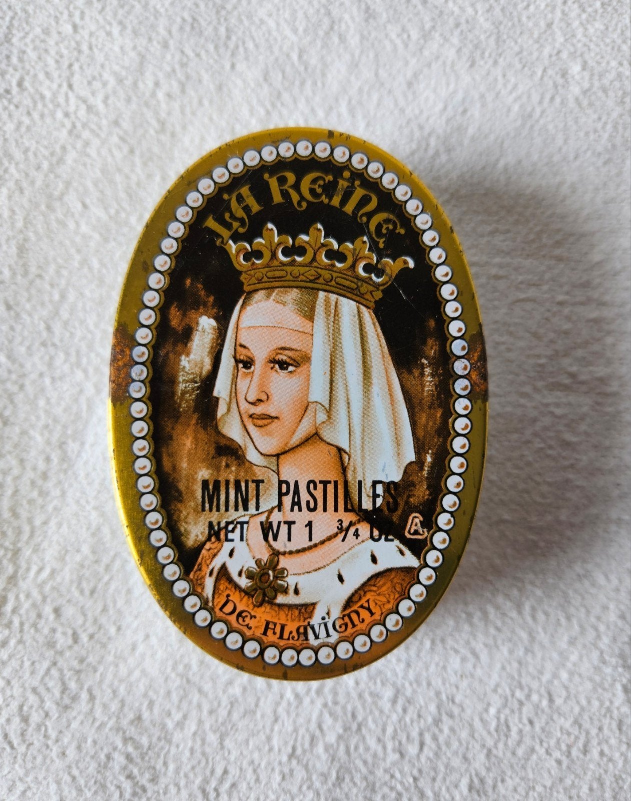 Blikje doosje La Reine De Flavigny munt pastilles, Verzamelen, Blikken, Ophalen of Verzenden, Gebruikt, Overige, Overige merken