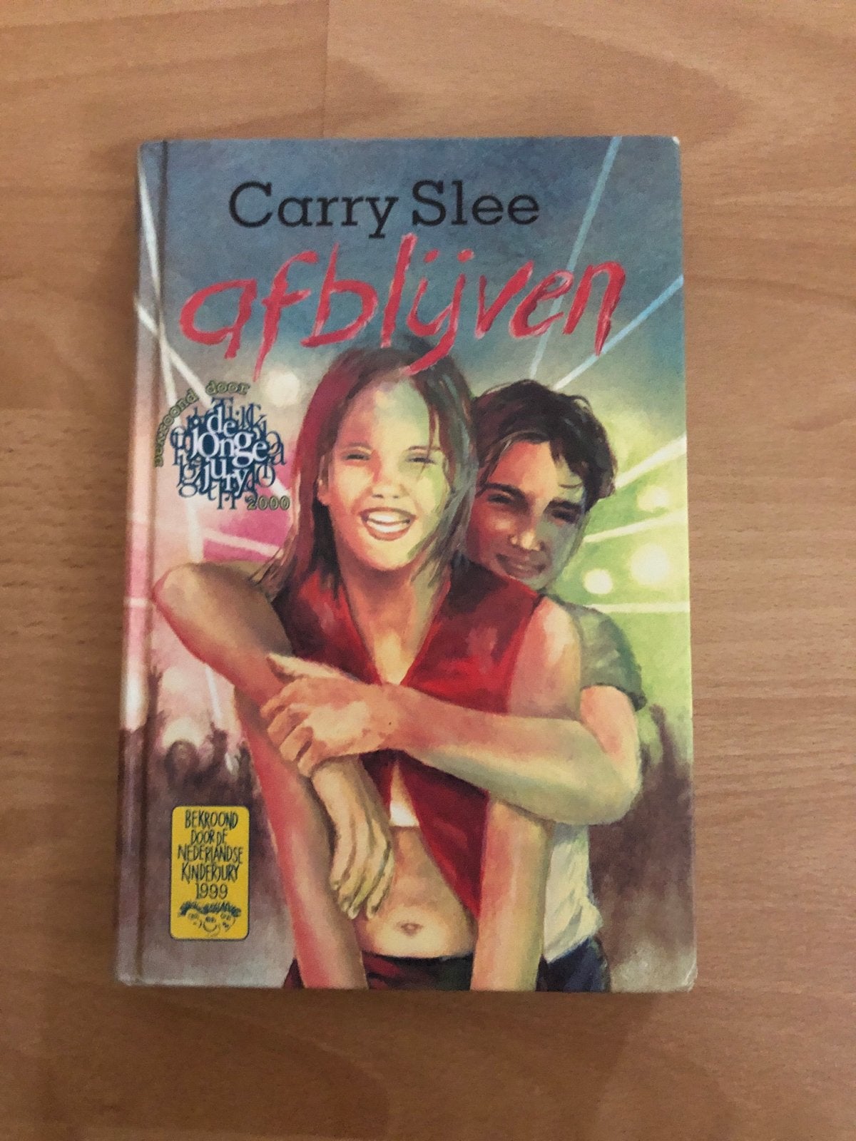 Afblijven - Carry Slee (Jeugdboek), Boeken, Ophalen of Verzenden, Gelezen, Fictie algemeen