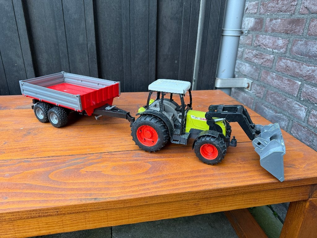 Bruder Claas Nectis 267F met voorlader en aanhanger, Ophalen, Gebruikt