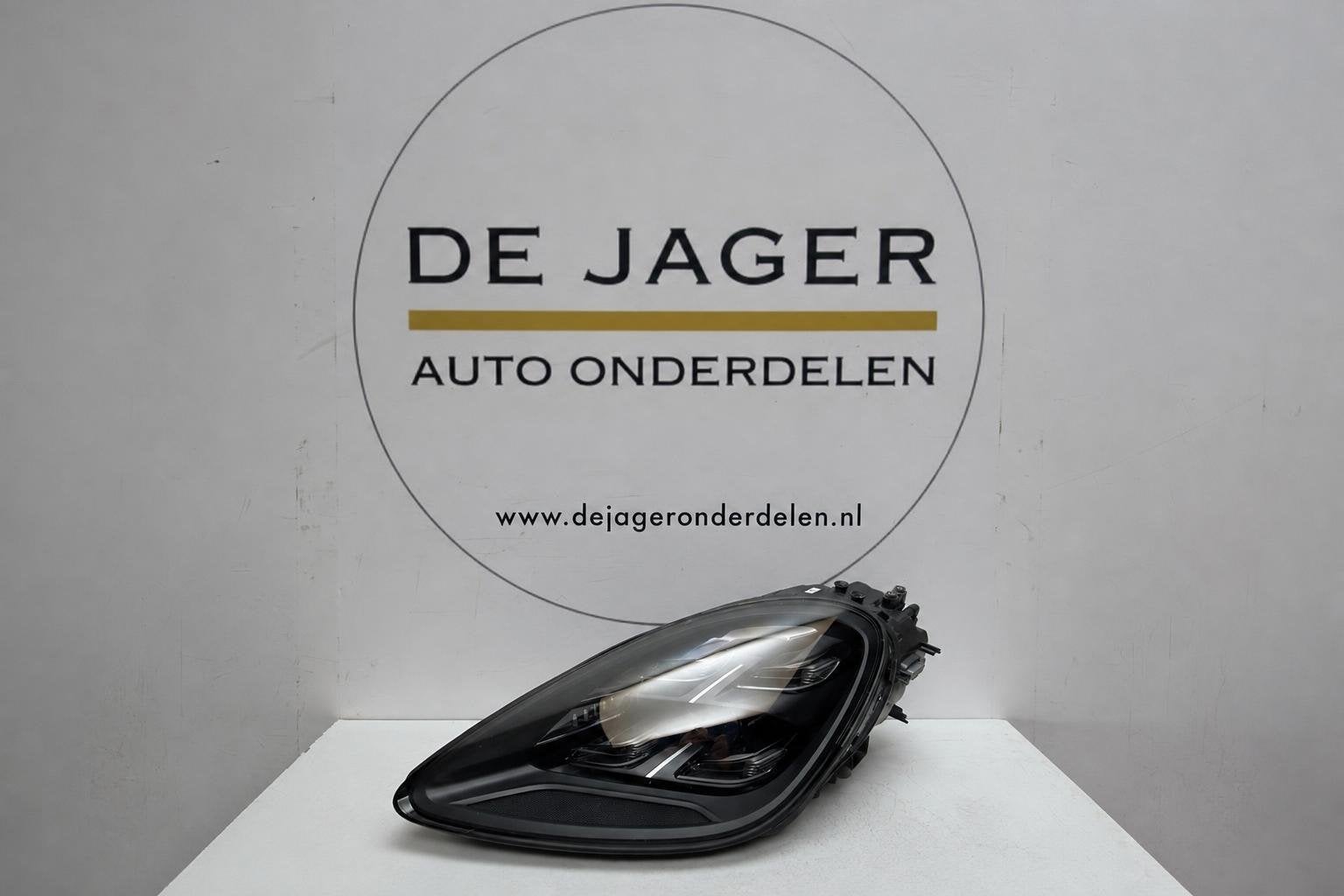 Porsche Cayenne 9Y0 LED Matrix koplamp links 9Y0941103B, Auto-onderdelen, Gebruikt, Porscheplatz 1
70435  Stuttgart, DE, Porsche