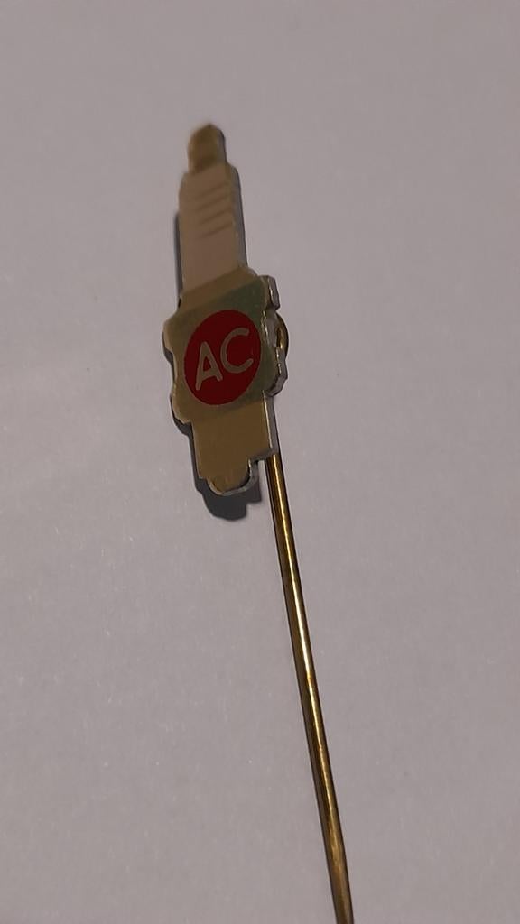 Vintage speldje bougie AC, Verzamelen, Verzenden, Gebruikt