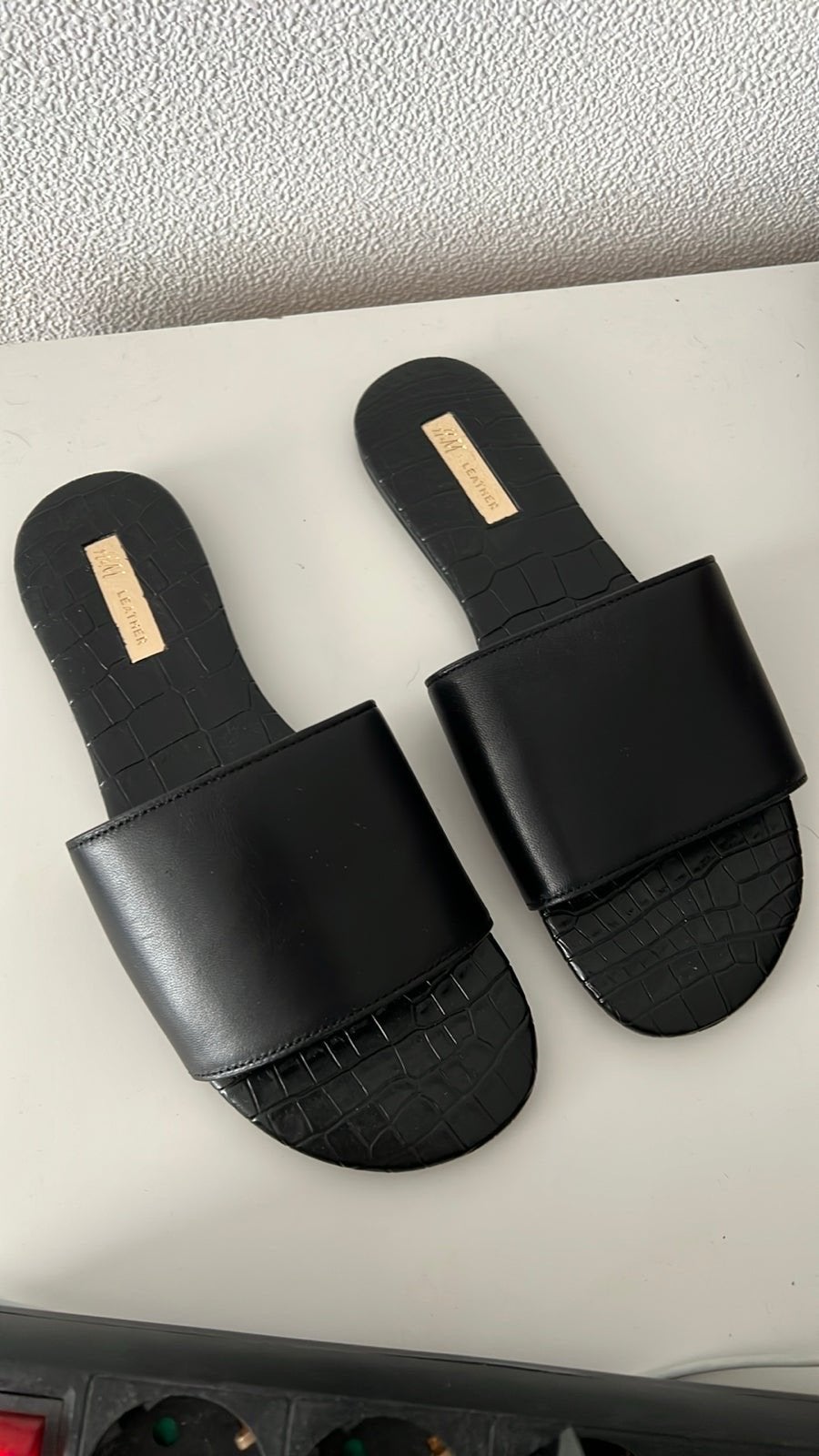 H&M Premium Collection Leren Slippers Maat 36 Nieuw, Ophalen of Verzenden, Nieuw, Zwart, Slippers