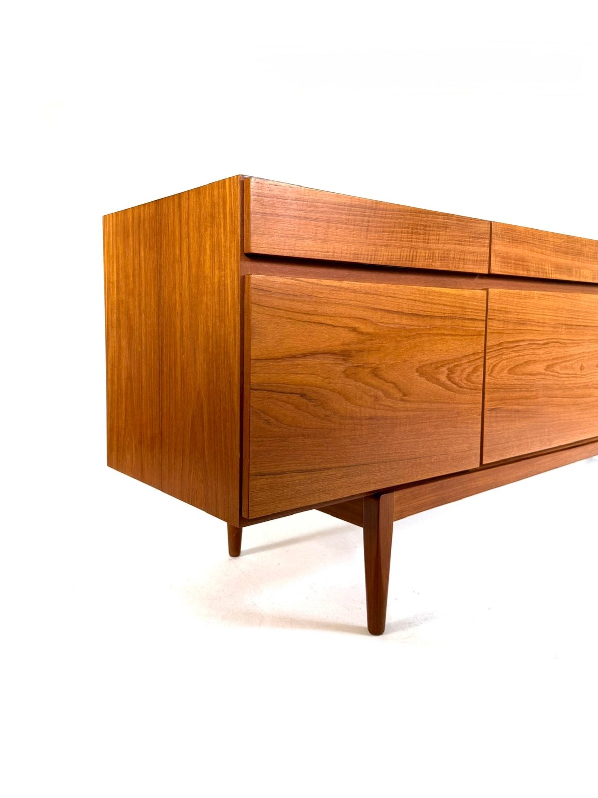 Vintage sideboard model ‘FA66’, IB Kofod Larsen ‘60, Met deur(en), Vintage retro buisframe design rotan webbing papercord deens